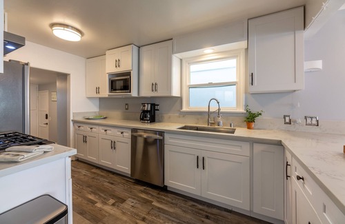 Sunset Beach House | September 10% Off - Beachfront House - New Remodel - Views, Spa + Deck