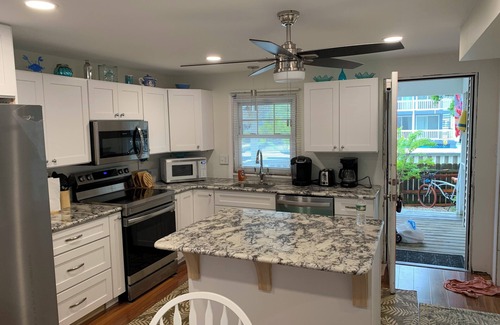 Surf City House | September 13 REDUCED 50% to 1250. BAYFRONT. HOT TUB. Amazing Views, Surf City