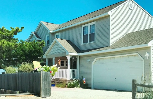 Surf City House | September 13 REDUCED 50% to 1250. BAYFRONT. HOT TUB. Amazing Views, Surf City