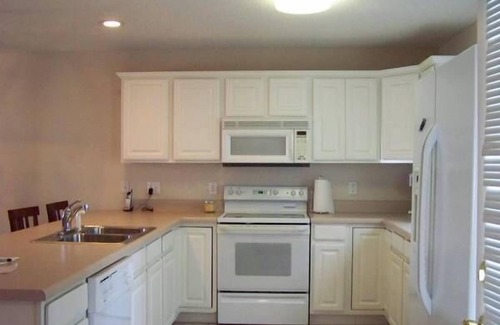 La Follette Condo | SEPTEMBER $195nDEERFIELD LAKEFRONT CONDO/COVERED SLIPn2 BEDROOM/2.5 BATH