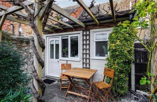 Lechlade House | September Cottage