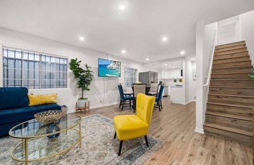 Los Angeles House | September Sale! 40 Off- The Avalon