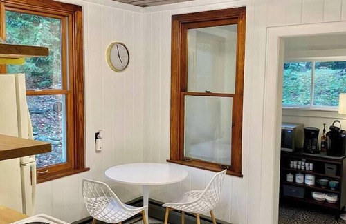 Baileys Harbor Cottage | September Special – Save 15% - 4 BR + Coffee Bar + Fire Pit - Sleeps 8