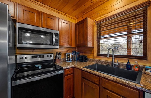 Sevierville Cabin | September Specials! Quiet & Cozy King Beds Games Hot Tub Easy Access!