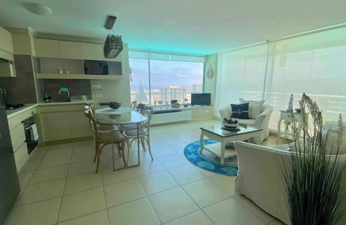 Algarrobo Apartment | Septiembre en la Playa Para 4, Parrilla, Jacuzzis