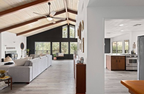 Three Rivers House | Sequoia Family Retreat- Game Room, Spa!