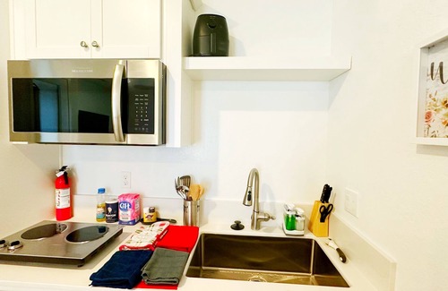 Visalia Apartment | Sequoia Riverway Studio, Visalia Central Nest, 45 minutes to Sequoia Visitor