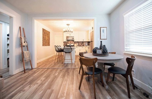 Exeter House | Sequoia Sunrise: DT duplex w/firepit&patio