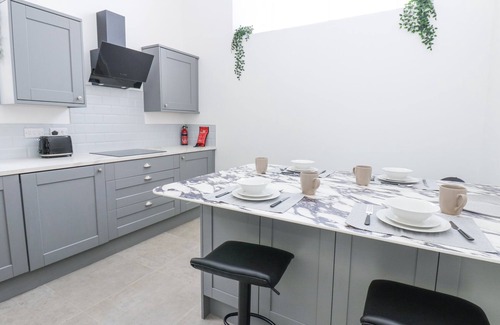Eastgate House | SERAPHIM HOUSE, pet friendly, with hot tub in St John's Chapel