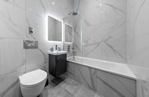 Canbury Apartment | Sercasa ~ Appletree Court ~ Kingston {siete}