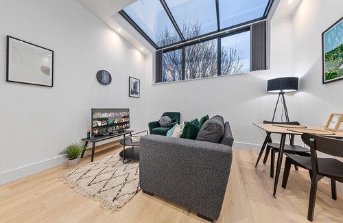Canbury Apartment | Sercasa ~ Appletree Court ~ Kingston {siete}