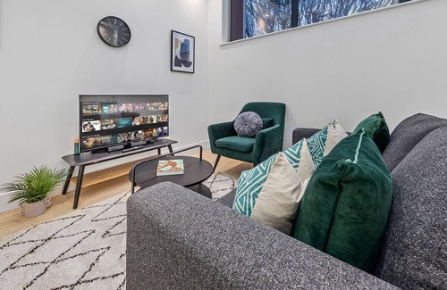 Canbury Apartment | Sercasa ~ Appletree Court ~ Kingston {siete}