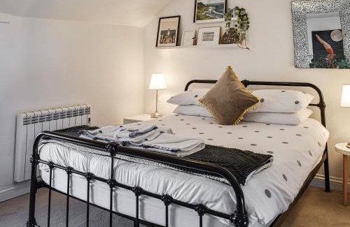 Malltraeth House | Seren Cottage By The Sea