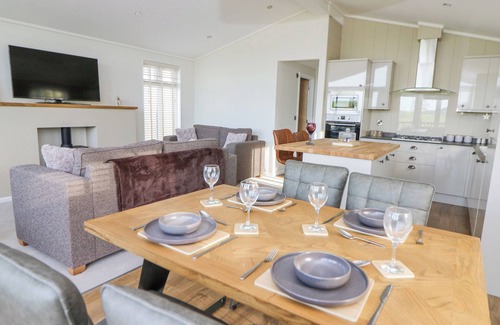 Builth Wells Cottage | SEREN LODGE, family friendly, with a garden in Builth Wells
