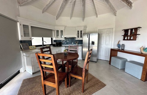 Discovery Bay Villa | Serene Canalfront Stay | Private Balcony | Hammock