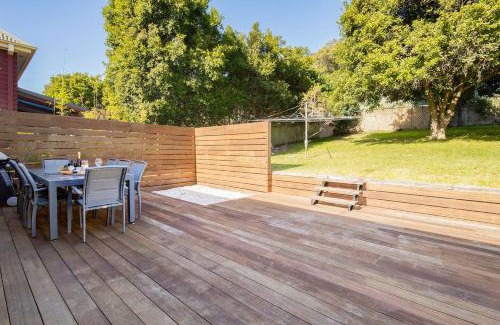 Woy Woy Bay House | Serena Cottage - Sunlit Escape by Woy Woy Bay Wharf