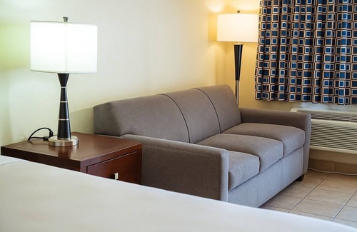 West Kissimmee Hotel | Serena Inn