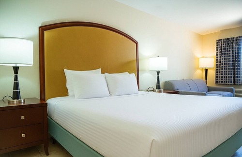West Kissimmee Hotel | Serena Inn