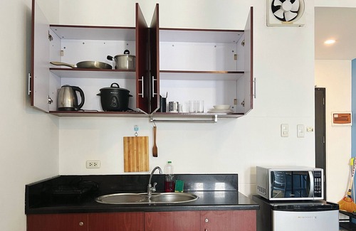 Ermita Night District Hotel | Serena's House - Manila