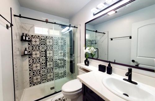 Oakhurst House | -Serendipity Lodge at Yosemite- BBQ-Full Kitchen-King Bed