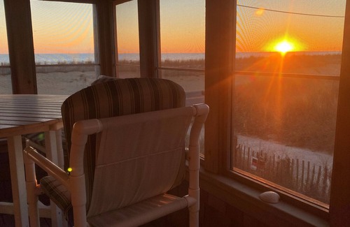 Kitty Hawk Cottage | Serendipity OBX - Oceanside Cottage for Couples and Dog-Friendly w/Ocean Views