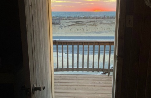 Kitty Hawk Cottage | Serendipity OBX - Oceanside Cottage for Couples and Dog-Friendly w/Ocean Views