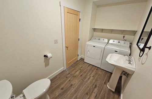 North Vassalboro Apartment | Serene 2-3-bedroom apartment in Vassalboro. Fully furnished