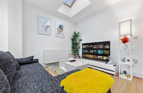 Peckham Apartment | Serene 2-Bed London Escape with Garden & Parking- Central Vibes, Suburban calm-Book Instantly & Save on Long Stays!