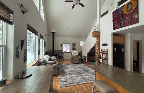 Mount Shasta House | Serene 2-bedroom house in Mount Shasta