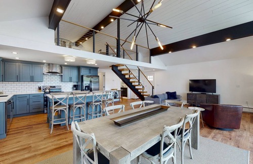 Bradford Cottage | Serene 2-Cottage Lakefront Retreat