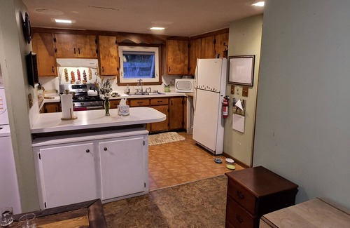 Newfield House | Serene 3 bdrm country home & gardens w/WiFi 20 min from Commons/IC/Cornell