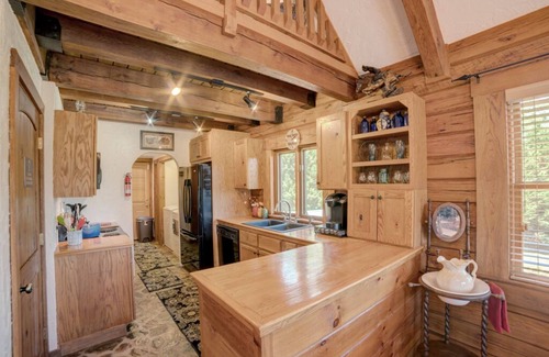 Rutherfordton Cabin | Serene 3BD Equestrian Cabin, Close to TIEC, Pet-Friendly