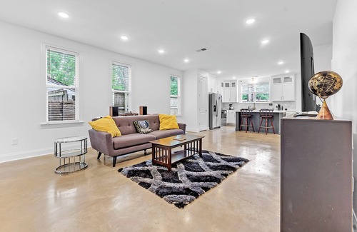 Audubon Park House | Serene 4-bedroom house with pool backyard oasis
