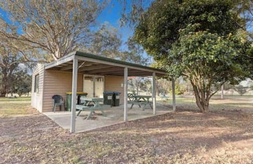 Swan Reach House | Serene 4BR Cottage Farm Spa Stay
