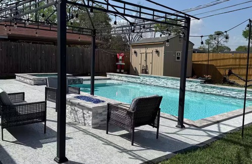Edgebrook House | Serene 5-bedroom house with AC in vibrant Houston