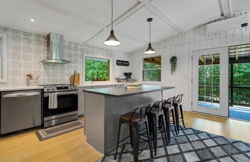 North Woodstock Ski Chalet | Serene 6-Bedroom Mountainside Chalet Retreat w/EV Charging