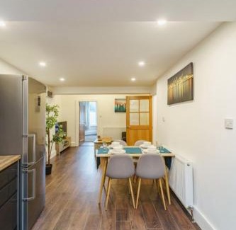 Moseley Apartment | Serene Apartment in Moseley