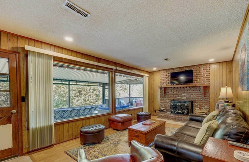 Rambo Riviera House | Serene Beaver Lake Getaway w/ Covered Porch!