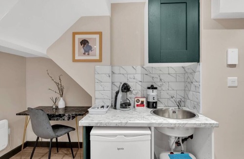 Shacklewell Apartment | Serene Bliss: Perfect Studio For 2