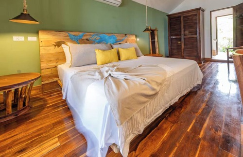 Little Corn Island Hotel | Serene Boat Room Retreat at Yemaya Reefs, Nature's Paradise in Nicaragua