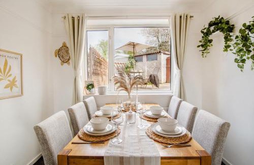 Rotherham House | Serene Boho Retreat: White Oak Charm House 7ppl
