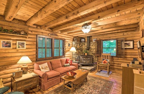 Brevard House | Serene Brevard Cabin about 7 Miles to State Forest!