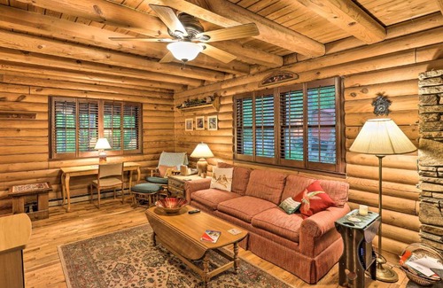 Brevard House | Serene Brevard Cabin about 7 Miles to State Forest!
