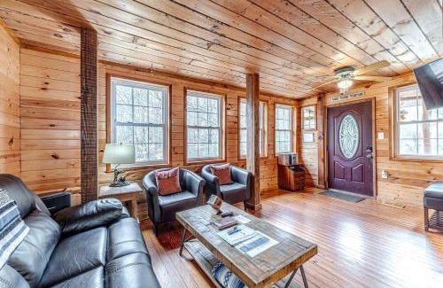 Helen House | Serene Cabin with Hot-Tub in Cleveland, Georgia