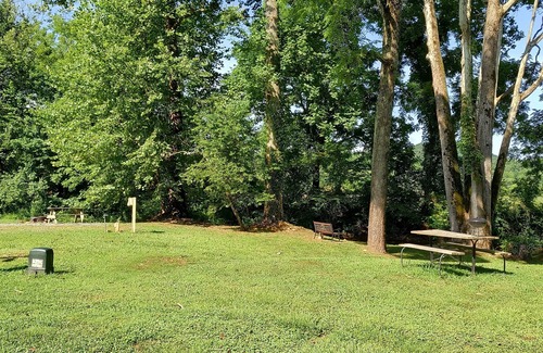 Andrews RV Rental | Serene campground in Andrews NC on The Valley River.