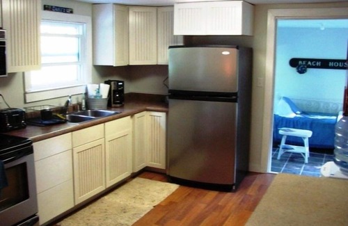 South Haven Cottage | Serene, comfy Dune Cottage in the shadow of Lake Michigan dunes