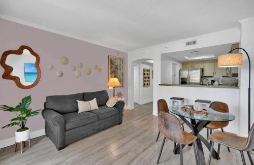Coconut Grove Apartment | Serene Cozy Retreat with Balcony Free Parking