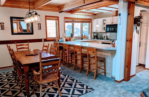 Serene Lakes House | Serene Dacha | Hot Tub & Sauna | Huge Loft