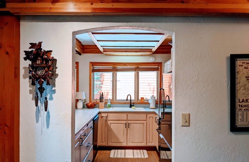 Serene Lakes House | Serene Dacha | Hot Tub & Sauna | Huge Loft