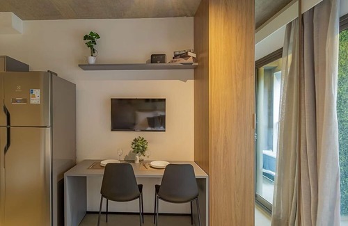 Cerqueira Cesar Apartment | Serene – Design, Location & Subway Rebouças Studio